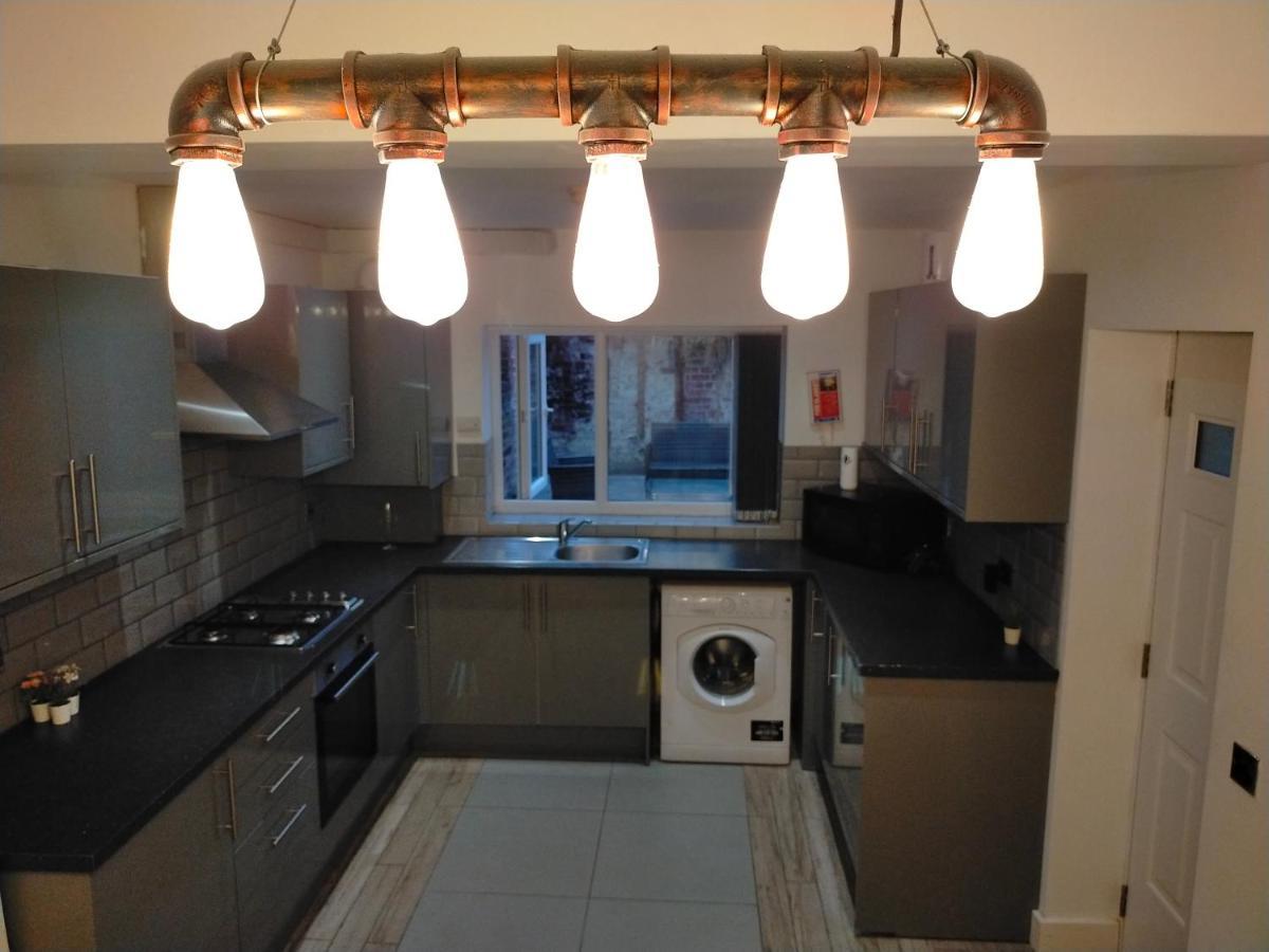 4 Bed Entire House - Heart Of The City - Near Sufc Sheffield Exterior photo